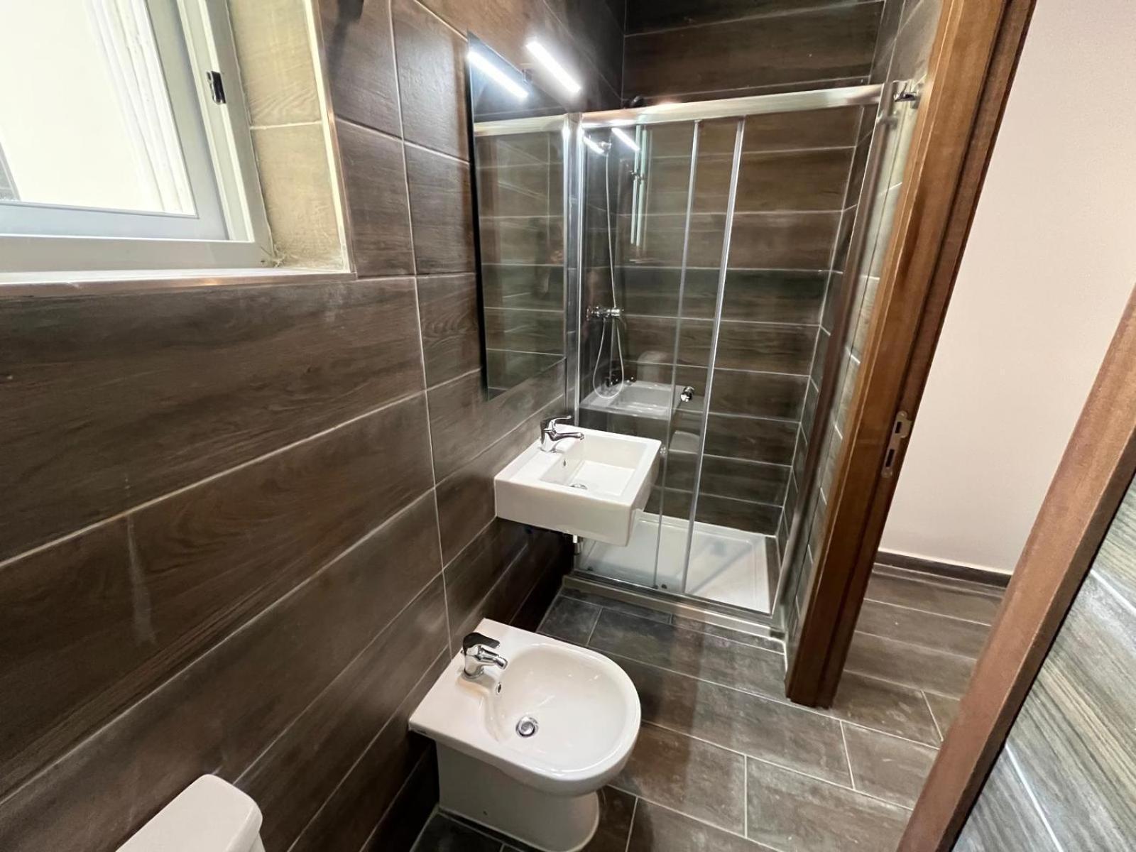 1 Bedroom Apartment *